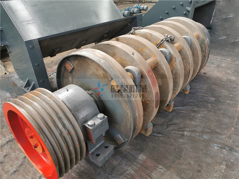 Real photos of metal crusher hammer head and spindle equipment